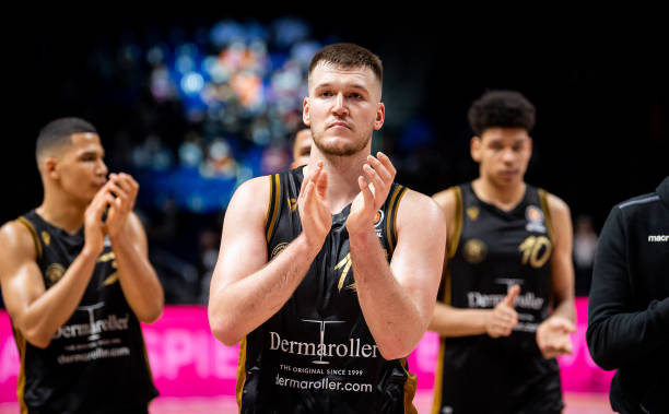 表现背后的 表现背后的