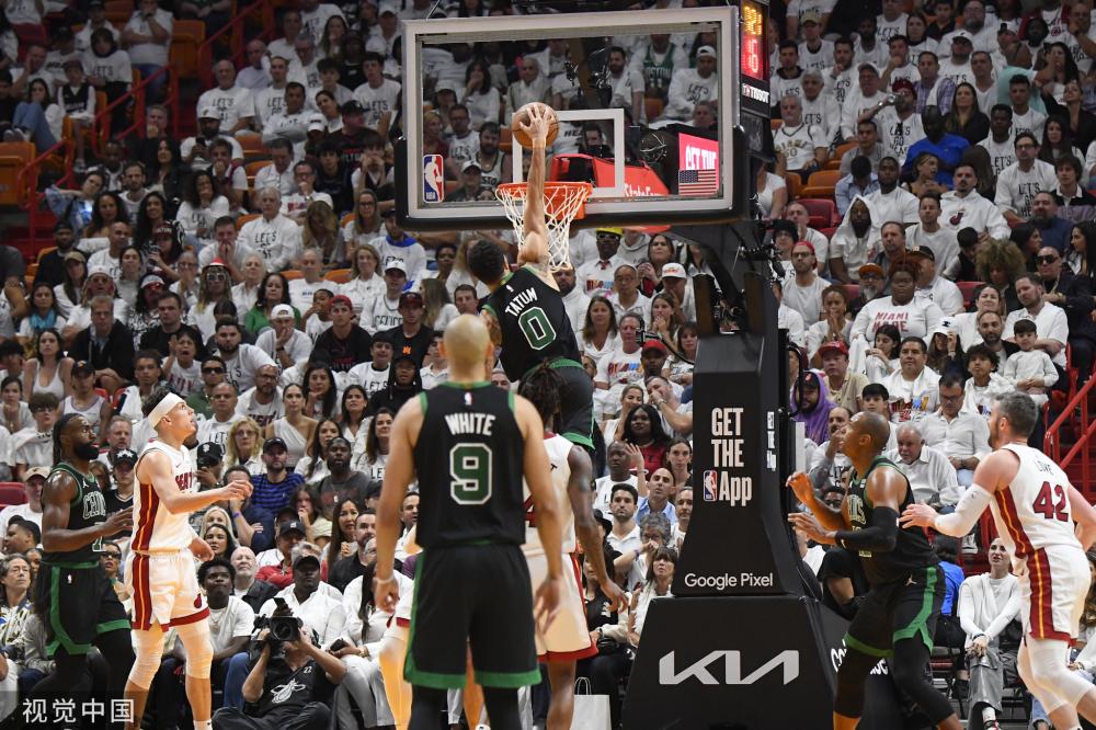 海浪中拼命 海浪中拼命