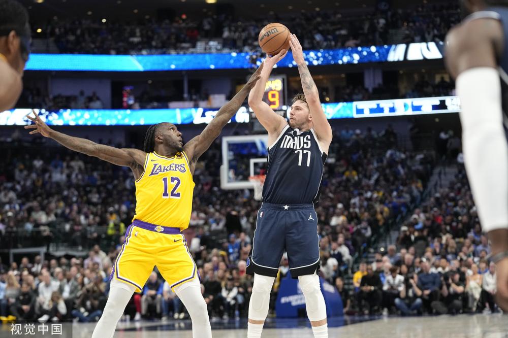 他的一举一 他的一举一